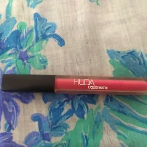 Huda beauty liquid matte lipstick